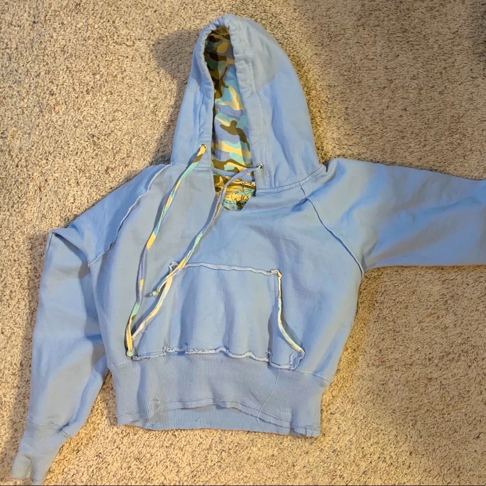 EUC unique teen blue cropped hoodie size small